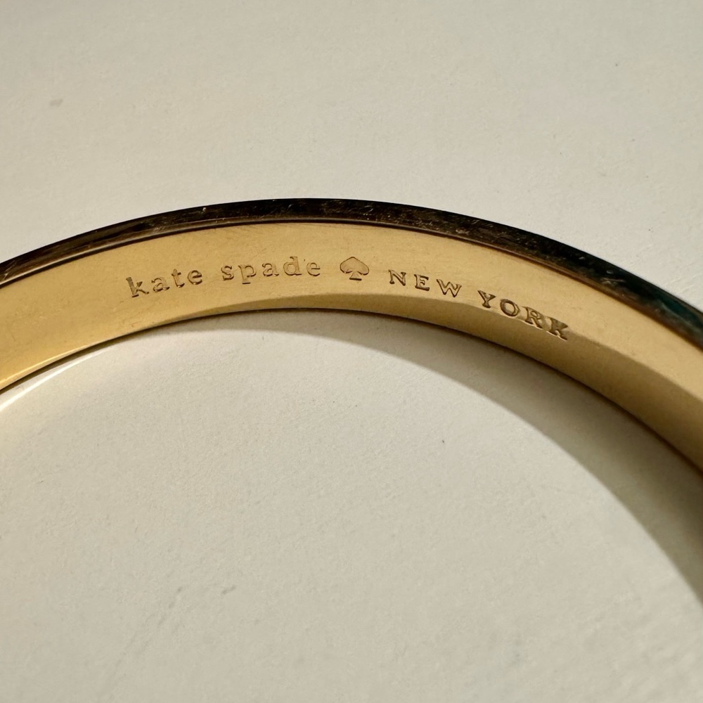 Kate Spade ‘Toe The Line’ Yellow Cream Enamel Diagonal Stripe Bangle Bracelet - Picture 4 of 6